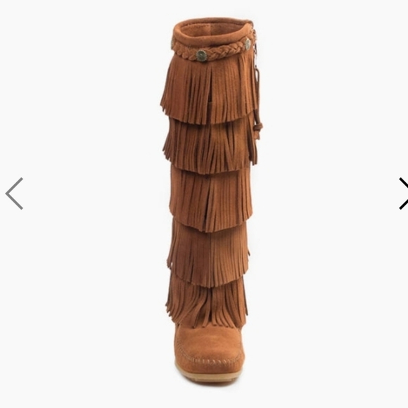 Minnetonka 5-Layer Fringe Boot - Picture 6 of 13
